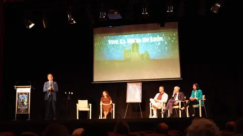 Acto de presentación del Festival Internacional León Vive la Magia 2025.