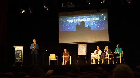 Acto de presentación del Festival Internacional León Vive la Magia 2025.