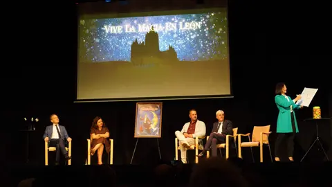 Acto de presentación del Festival Internacional León Vive la Magia 2025.
