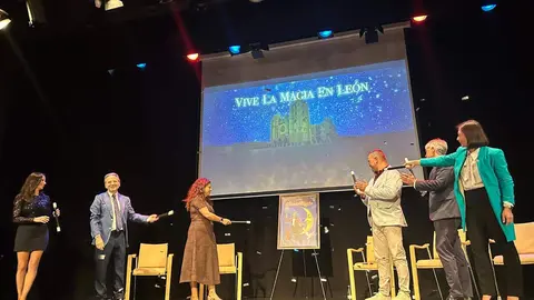 Acto de presentación del Festival Internacional León Vive la Magia 2025.