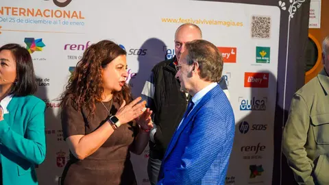Acto de presentación del Festival Internacional León Vive la Magia 2025.