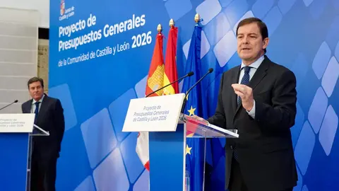 El presidente de la Junta de Castilla y León, Alfonso Fernández Mañueco, comparece en rueda de prensa para presentar el proyecto de Ley de Presupuestos Generales de la Comunidad de Castilla y León para el año 2026. Foto: Letizia Pérez