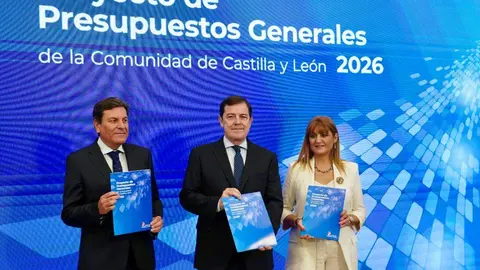 El presidente de la Junta de Castilla y León, Alfonso Fernández Mañueco, comparece en rueda de prensa para presentar el proyecto de Ley de Presupuestos Generales de la Comunidad de Castilla y León para el año 2026. Foto: Letizia Pérez