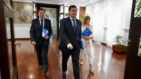 El presidente de la Junta de Castilla y León, Alfonso Fernández Mañueco, comparece en rueda de prensa para presentar el proyecto de Ley de Presupuestos Generales de la Comunidad de Castilla y León para el año 2026. Foto: Letizia Pérez