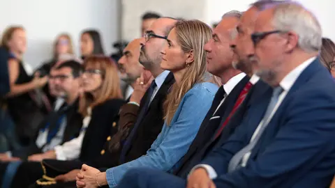 El presidente del Gobierno, Pedro Sánchez, participa en Ponferrada en la segunda jornada de la Convención por un Pacto de Estado frente a la Emergencia Climática, acompañado por la vicepresidenta Sara Aagesen y el delegado del Gobierno, Nicanor Sen. Foto: Peio García.