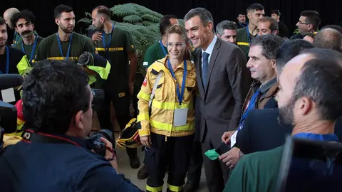 El presidente del Gobierno, Pedro Sánchez, participa en Ponferrada en la segunda jornada de la Convención por un Pacto de Estado frente a la Emergencia Climática, acompañado por la vicepresidenta Sara Aagesen y el delegado del Gobierno, Nicanor Sen. Foto: Peio García.