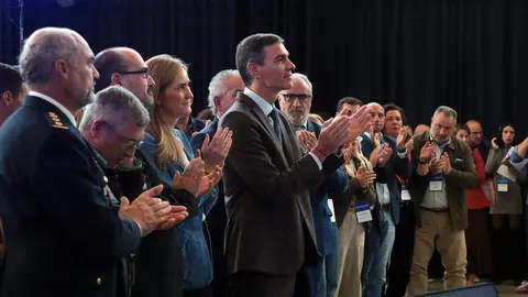 El presidente del Gobierno, Pedro Sánchez, participa en Ponferrada en la segunda jornada de la Convención por un Pacto de Estado frente a la Emergencia Climática, acompañado por la vicepresidenta Sara Aagesen y el delegado del Gobierno, Nicanor Sen. Foto: Peio García.