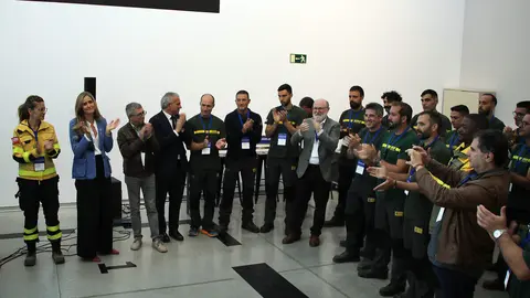 La vicepresidenta Sara Aagesen y el delegado del Gobierno, Nicanor Sen, se reúnen con brigadistas BRIF en la segunda jornada de la Convención por un Pacto de Estado frente a la Emergencia Climática. Foto: Peio García.
