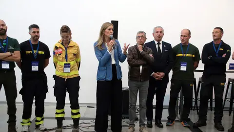 La vicepresidenta Sara Aagesen y el delegado del Gobierno, Nicanor Sen, se reúnen con brigadistas BRIF en la segunda jornada de la Convención por un Pacto de Estado frente a la Emergencia Climática. Foto: Peio García.