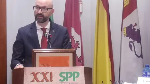 Héctor Alaiz Moretón reafirma el compromiso del Gobierno con la mejora laboral de la Policía Nacional.
