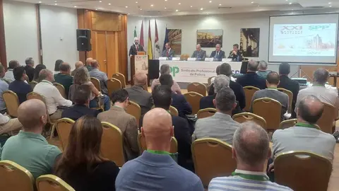 Héctor Alaiz Moretón reafirma el compromiso del Gobierno con la mejora laboral de la Policía Nacional.