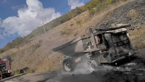 La rápida intervención de los parques de Celada y Valencia de Don Juan evitó daños forestales y controló sendos fuegos en una máquina agrícola y en una zona urbano-rural.