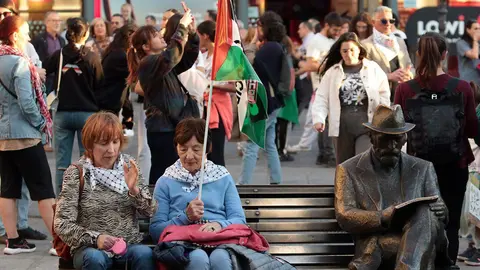 Concentración frente a Botines en la tarde del miércoles contra el genocidio de Israel en Gaza. Foto: Peio García