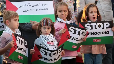 Concentración frente a Botines en la tarde del miércoles contra el genocidio de Israel en Gaza. Foto: Peio García