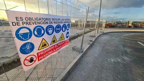 Tras finalizar este miércoles las tareas de señalización, los operarios inician los trabajos de una actuación valorada en 23,8 millones de euros que transformará la conexión de la Ronda Este con el entorno de La Candamia y el centro comercial Reino de León.