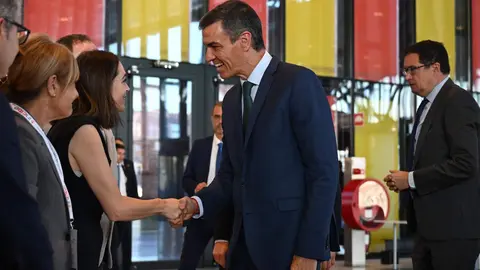 El presidente del Gobierno, Pedro Sánchez, acompañado por el ministro para la Transformación Digital y de la Función Pública, Óscar López, y el delegado del Gobierno en Castilla y León, Nicanor Sen, participa en la clausura del 19 Encuentro Internacional de Seguridad de la Información.