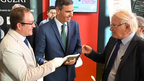 El presidente del Gobierno, Pedro Sánchez, acompañado por el ministro para la Transformación Digital y de la Función Pública, Óscar López, y el delegado del Gobierno en Castilla y León, Nicanor Sen, participa en la clausura del 19 Encuentro Internacional de Seguridad de la Información.