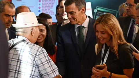El presidente del Gobierno, Pedro Sánchez, acompañado por el ministro para la Transformación Digital y de la Función Pública, Óscar López, y el delegado del Gobierno en Castilla y León, Nicanor Sen, participa en la clausura del 19 Encuentro Internacional de Seguridad de la Información.