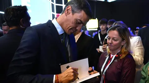 El presidente del Gobierno, Pedro Sánchez, acompañado por el ministro para la Transformación Digital y de la Función Pública, Óscar López, y el delegado del Gobierno en Castilla y León, Nicanor Sen, participa en la clausura del 19 Encuentro Internacional de Seguridad de la Información.