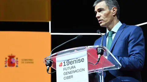 El presidente del Gobierno, Pedro Sánchez, acompañado por el ministro para la Transformación Digital y de la Función Pública, Óscar López, y el delegado del Gobierno en Castilla y León, Nicanor Sen, participa en la clausura del 19 Encuentro Internacional de Seguridad de la Información.