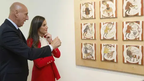 El Calendario Agrícola de San Isidoro deslumbra en Roma como símbolo de la herencia hispana en la FAO



La Organización de las Naciones Unidas para la Alimentación y la Agricultura elige la joya románica del Panteón de los Reyes de León como representante de España en el nuevo Museo y Red de la Alimentación y la Agricultura (FAO MuNe), inaugurado este jueves con la presencia de la reina Letizia y líderes internacionales
