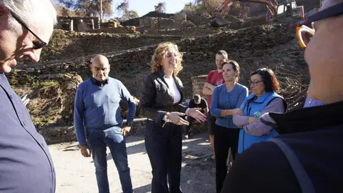 La Junta destinará 6,6 millones de euros a la reconstrucción íntegra de Lusio, afectada por los incendios forestales de este verano. El Gobierno autonómico reconstruirá nueve viviendas “devastadas” y construirá tres edificaciones más que cederá al Ayuntamiento para “fomentar el arraigo en el medio rural”. Foto: César Sánchez
