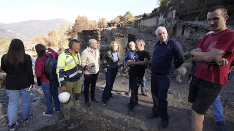 La Junta destinará 6,6 millones de euros a la reconstrucción íntegra de Lusio, afectada por los incendios forestales de este verano. El Gobierno autonómico reconstruirá nueve viviendas “devastadas” y construirá tres edificaciones más que cederá al Ayuntamiento para “fomentar el arraigo en el medio rural”. Foto: César Sánchez