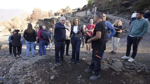 La Junta destinará 6,6 millones de euros a la reconstrucción íntegra de Lusio, afectada por los incendios forestales de este verano. El Gobierno autonómico reconstruirá nueve viviendas “devastadas” y construirá tres edificaciones más que cederá al Ayuntamiento para “fomentar el arraigo en el medio rural”. Foto: César Sánchez