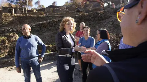 La Junta destinará 6,6 millones de euros a la reconstrucción íntegra de Lusio, afectada por los incendios forestales de este verano. El Gobierno autonómico reconstruirá nueve viviendas “devastadas” y construirá tres edificaciones más que cederá al Ayuntamiento para “fomentar el arraigo en el medio rural”. Foto: César Sánchez