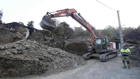 La Junta destinará 6,6 millones de euros a la reconstrucción íntegra de Lusio, afectada por los incendios forestales de este verano. El Gobierno autonómico reconstruirá nueve viviendas “devastadas” y construirá tres edificaciones más que cederá al Ayuntamiento para “fomentar el arraigo en el medio rural”. Foto: César Sánchez