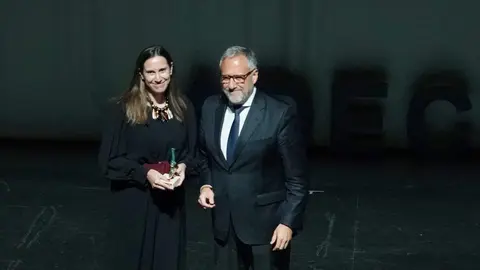 El presidente de las Cortes de Castilla y León, Carlos Pollán, participa en el acto de entrega de los V Premios ADECyL Valladolid, que organiza la Asociación de Escoliosis de la Comunidad. Foto: Miriam Chacón.