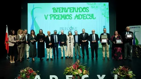 El presidente de las Cortes de Castilla y León, Carlos Pollán, participa en el acto de entrega de los V Premios ADECyL Valladolid, que organiza la Asociación de Escoliosis de la Comunidad. Foto: Miriam Chacón.