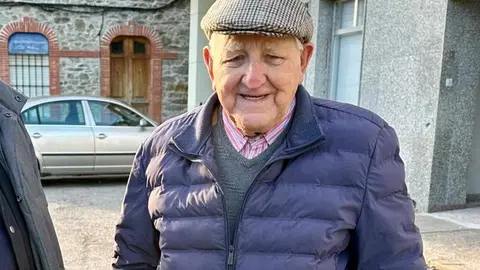 La pasada semana falleció Salvador Vicente Froilán Tito, a los 93 años, en Riello. Su pérdida deja un vacío profundo en la vida cotidiana de Omaña, donde su nombre fue durante décadas sinónimo de cercanía, trabajo y alegría.