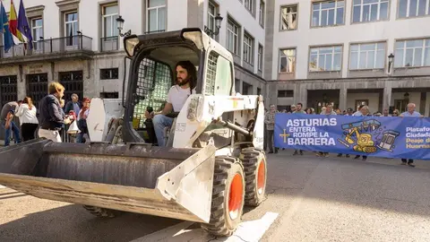 24 horas después de la multitudinaria manifestación contra el peaje del Huerna cientos de personas vuelven a salir a la calle en señal de protesta.