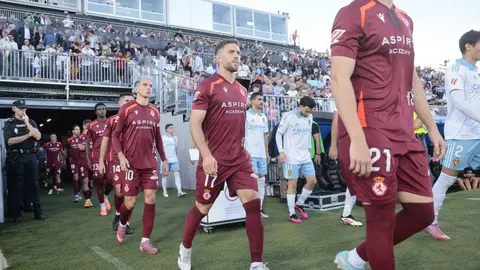 Dos 'dianas' de Manu Justo, un 'mordisco' de Chacón, la visión de Cortés y la complicidad de un rival perforado por sus problemas internos dibujaron este sábado una victoria contundente del equipo de 'Cuco' Ziganda ante un Zaragoza seriamente tocado.