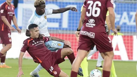 Dos 'dianas' de Manu Justo, un 'mordisco' de Chacón, la visión de Cortés y la complicidad de un rival perforado por sus problemas internos dibujaron este sábado una victoria contundente del equipo de 'Cuco' Ziganda ante un Zaragoza seriamente tocado.