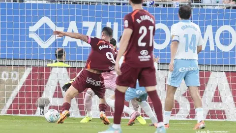 Dos 'dianas' de Manu Justo, un 'mordisco' de Chacón, la visión de Cortés y la complicidad de un rival perforado por sus problemas internos dibujaron este sábado una victoria contundente del equipo de 'Cuco' Ziganda ante un Zaragoza seriamente tocado.