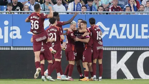 Dos 'dianas' de Manu Justo, un 'mordisco' de Chacón, la visión de Cortés y la complicidad de un rival perforado por sus problemas internos dibujaron este sábado una victoria contundente del equipo de 'Cuco' Ziganda ante un Zaragoza seriamente tocado.