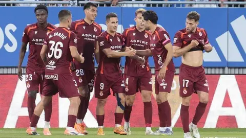Dos 'dianas' de Manu Justo, un 'mordisco' de Chacón, la visión de Cortés y la complicidad de un rival perforado por sus problemas internos dibujaron este sábado una victoria contundente del equipo de 'Cuco' Ziganda ante un Zaragoza seriamente tocado.