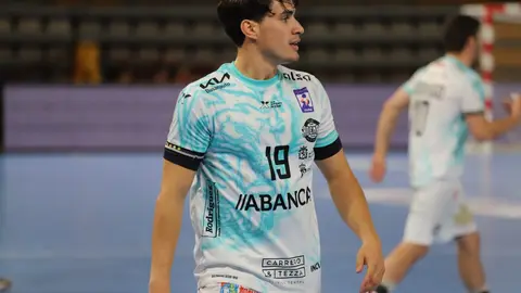 El Abanca Ademar sufre pero se impone en un final agónico ante el REBI Cuenca (29-28). Los leoneses suman dos puntos vitales en un partido de altísima intensidad que dominaron durante casi todo el encuentro, pero que se resolvió en la última jugada. Fotos: Isaac Llamazares