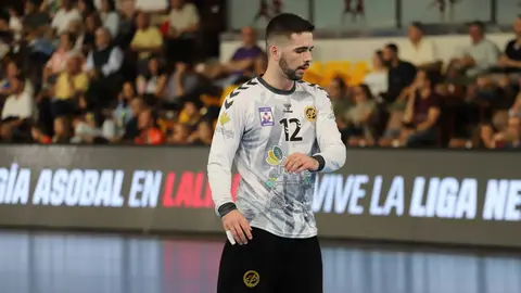 El Abanca Ademar sufre pero se impone en un final agónico ante el REBI Cuenca (29-28). Los leoneses suman dos puntos vitales en un partido de altísima intensidad que dominaron durante casi todo el encuentro, pero que se resolvió en la última jugada. Fotos: Isaac Llamazares