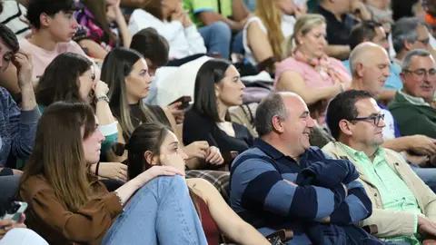 El Abanca Ademar sufre pero se impone en un final agónico ante el REBI Cuenca (29-28). Los leoneses suman dos puntos vitales en un partido de altísima intensidad que dominaron durante casi todo el encuentro, pero que se resolvió en la última jugada. Fotos: Isaac Llamazares