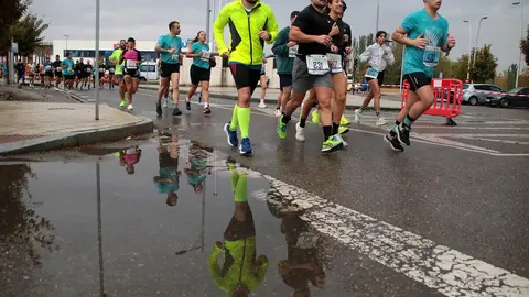 La lluvia no impide la alta participación en la carrera 10KM León, Cuna del Parlamentarismo. Foto: Peio García.