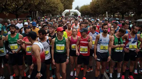 La lluvia no impide la alta participación en la carrera 10KM León, Cuna del Parlamentarismo. Foto: Peio García.