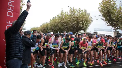 La lluvia no impide la alta participación en la carrera 10KM León, Cuna del Parlamentarismo. Foto: Peio García.