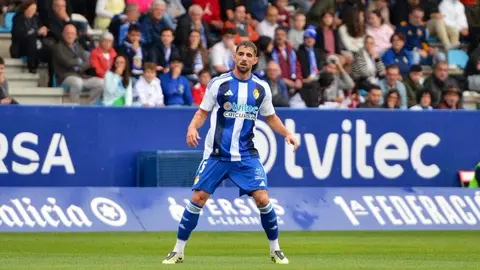 Un instante del encuentro entre la Ponferradina y el Zamora CF en El Toralín, donde la Deportiva firmó una victoria clave (2-0) que le permite salir del descenso y recuperar la confianza ante su afición.