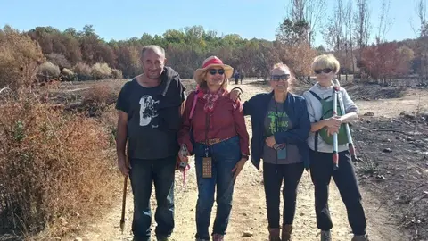 Más de un centenar de voluntarios “curan” el río Eria en la primera gran facendera de Tierras Quemadas. Vecinos de toda la provincia, junto a 45 voluntarios de Iberdrola, participaron en una jornada de trabajo comunitario en Pinilla de la Valdería para proteger el cauce del Eria, reforestar con especies autóctonas y preservar una antigua mina romana. Fotos: Isabel Turrado y María Jesús González