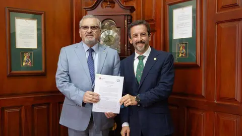 El acuerdo ha sido rubricado en Quito por el vicerrector de Internacionalización y Compromiso Global, José Alberto Benítez Andrades, con el rector de la universidad ecuatoriana. Foto: ULE.
