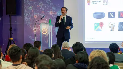 El acuerdo ha sido rubricado en Quito por el vicerrector de Internacionalización y Compromiso Global, José Alberto Benítez Andrades, con el rector de la universidad ecuatoriana. Foto: ULE.