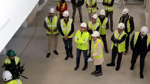 La vicepresidenta de la Junta de Castilla y León y consejera de Familia e Igualdad de Oportunidades, Isabel Blanco, visita las obras de la Unidad de Valoración de León. Foto: Peio García.